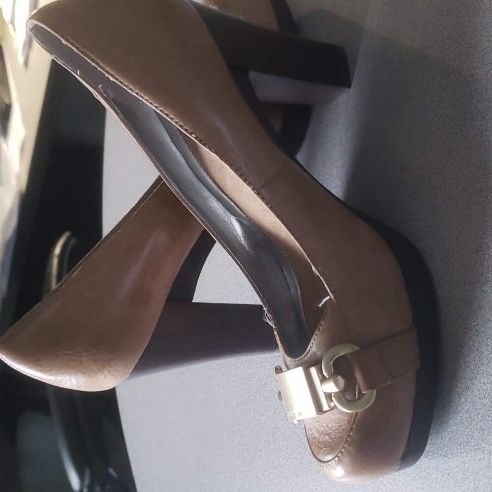 Calvin Klein Tan Leather stacked heel size 6 pumps